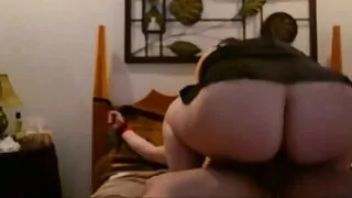واحد ن لاتينا مفو لاتينا تمتص الديك بينما يلعب صديقها. فلم سكسي مجاني