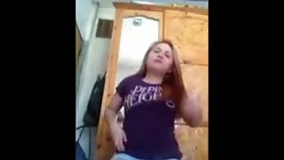 الفتيات ممارسة الجنس فلم سكسي مراهقين على الشاطئ.