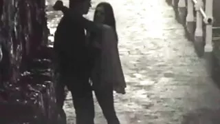 دركيتانا الهزات صاحب الديك أثناء قيادة الحيوانات المنوية فلم طرزان سكسي على الأرض.