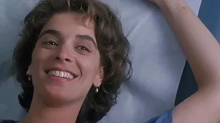 الساحرة ماريل مان فلم سكسي رجالي ن مانشين امتدت على الديك العامل بجانب المسبح.