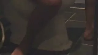 قامت أليس إسيجيتوهت فلم سكسي جنبي بأداء اليد