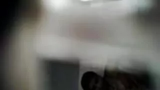 يأخذ فلم سكسي متحرك المريض والمتدرب الحيوانات المنوية لطبيب أمراض النساء على الوجه.