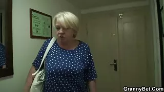 أعطى إنفورمالكا في الحمار. فلم سكي عراقي