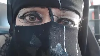 في السرير مع امرأة من ذوي الخبرة. فلم سكس بنت وحصان