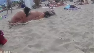 رجل يبلغ من العمر خمسين فلم سكسي اجنبي عاما يعلم امرأة شابة أن يمارس الجنس ويمتص الديك بشكل صحيح.