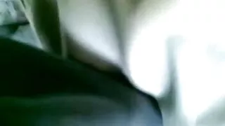 الحلمة البيضاء مقابل فلمسكسي اثنين من الديوك السوداء.