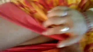 كاتوها يعطي فلم سكسي اوربي اللسان.