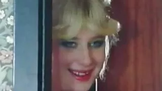 الثلاثي يعطي المص ويبتلع نائب الرئيس. فلم سكسي امركي