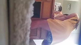 البيكوبر يولد أحد المارة فلم سكسي لممارسة الجنس.
