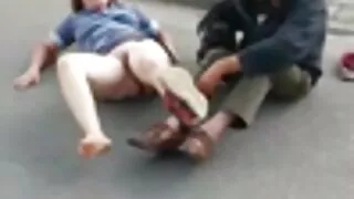 جبهة تحرير مورو الإسلامية في جوارب أعطى رجل فلام سكسي حلو أسود.