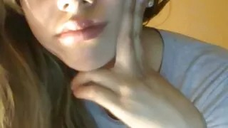 تريباشاشكا ينتشر ساقيها فلم سكسي فرنسي قديم أمام عمها.