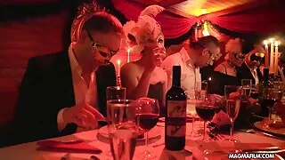اشتعلت رجل ومارس الجنس فلم سكسي كويتي معه في الحمام. فتيات مسلحات.