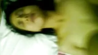 أحمر المداعبات احلى فلام سكسي لها كس تقلع لها تبان.