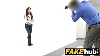 خادمة مارس الجنس في كس والحمار. فلم سكسي يطالي