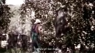 أخذت حماتها زوجها بعيدا عن ابنتها فلم سكسي اراني ومارس الجنس معها.